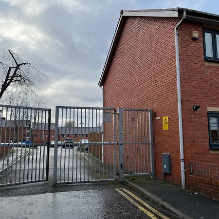 Entire House With Parking-2